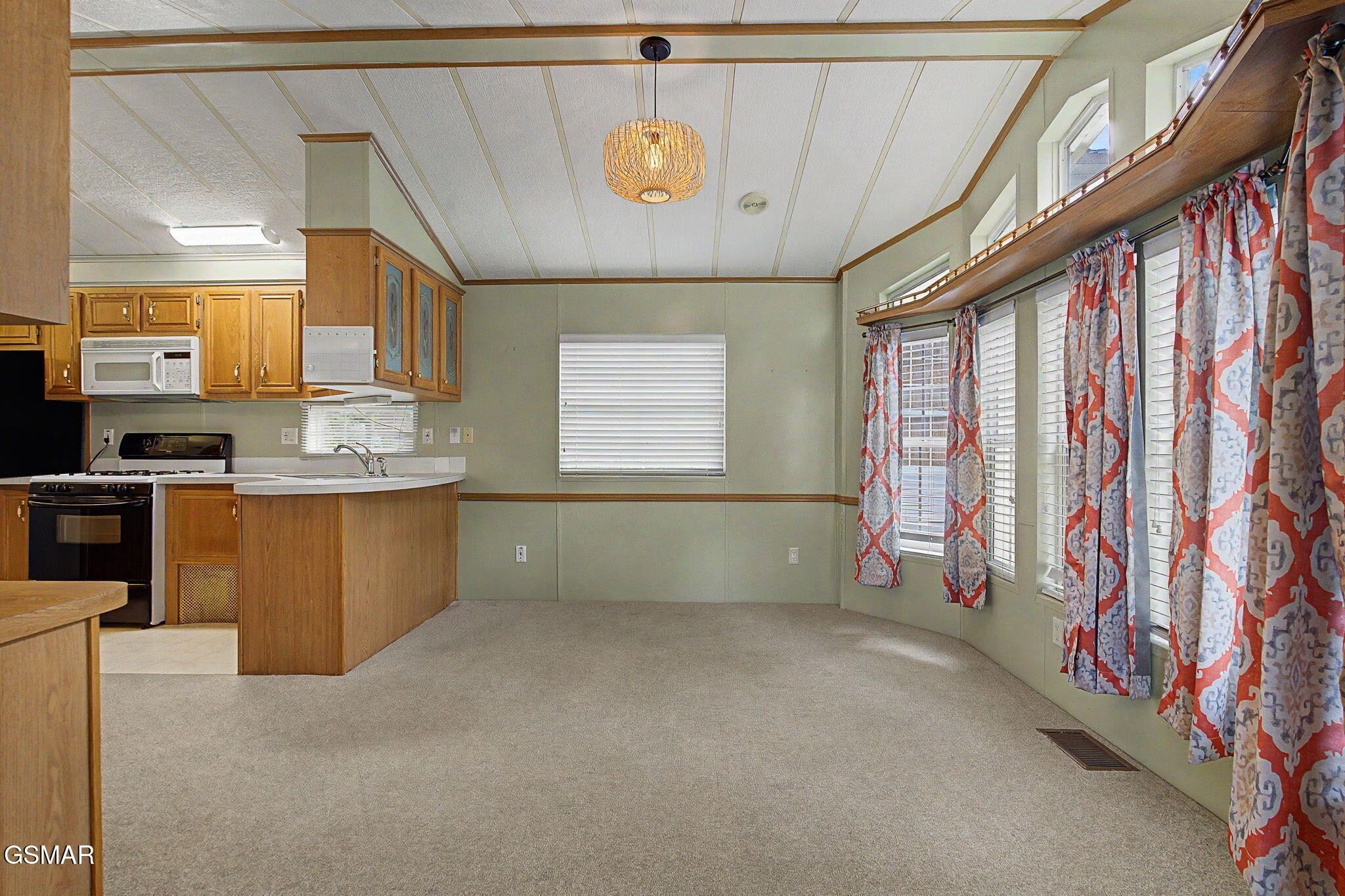 602 Whistling Swan Street Property Photo 8