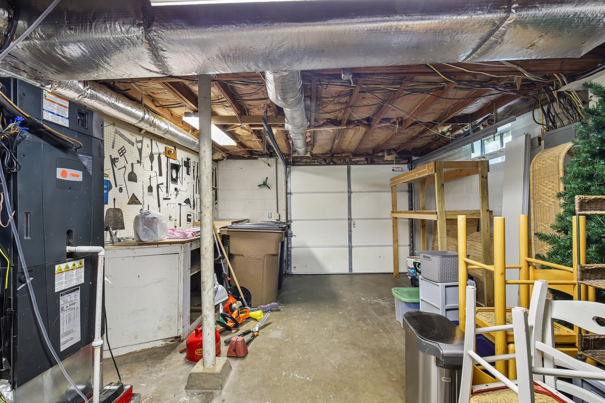 2014 Warden Dr Property Photo 24