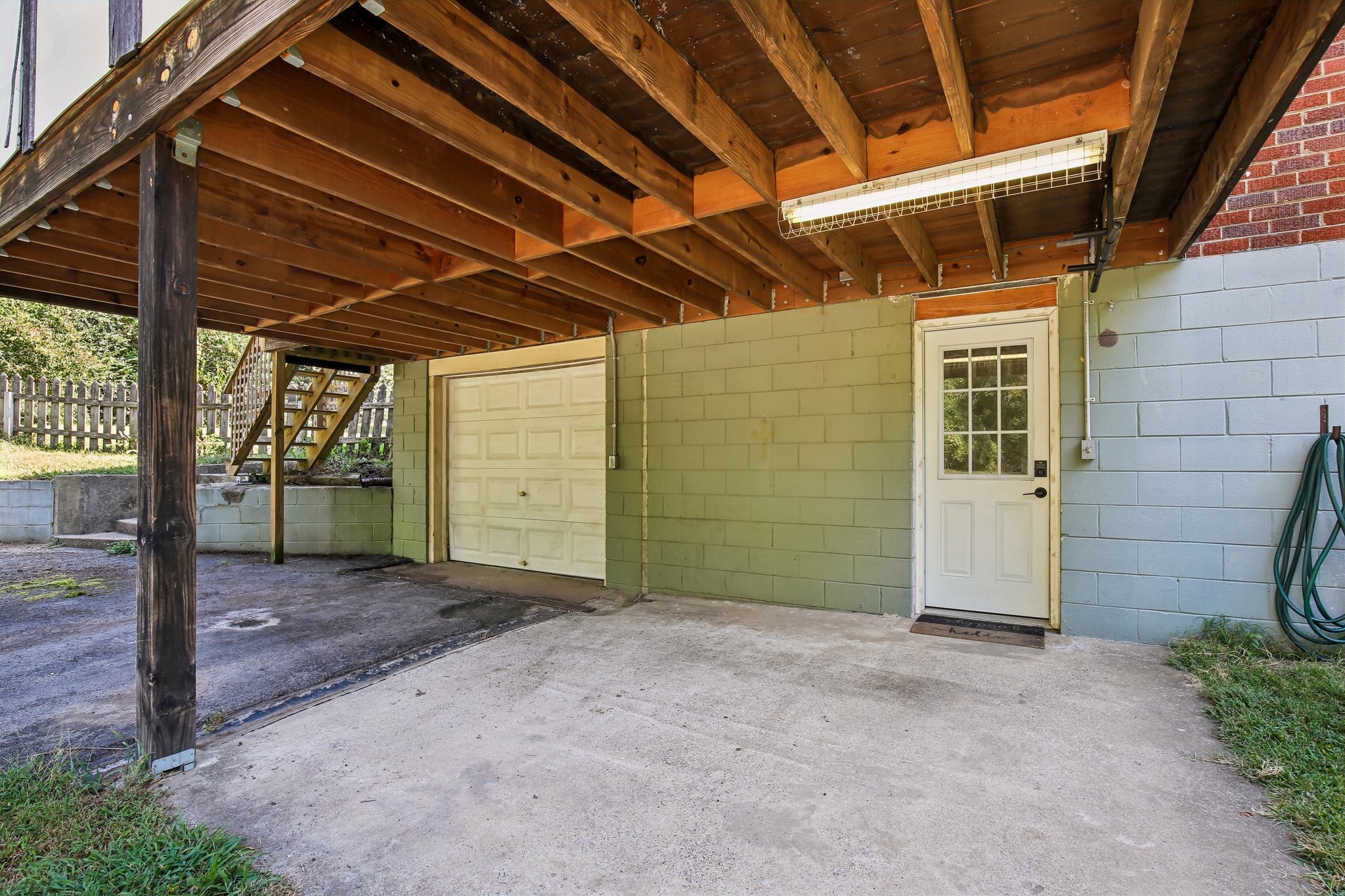 2014 Warden Dr Property Photo 31