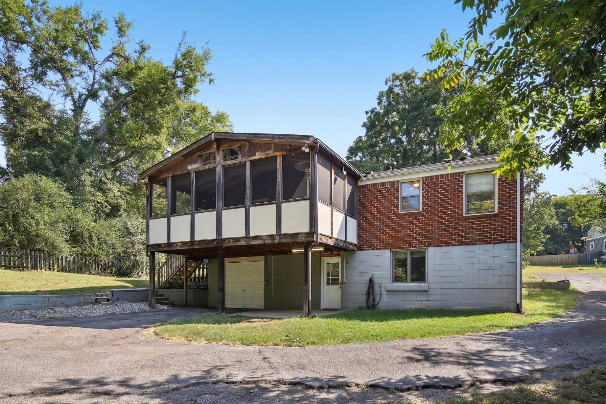 2014 Warden Dr Property Photo 32