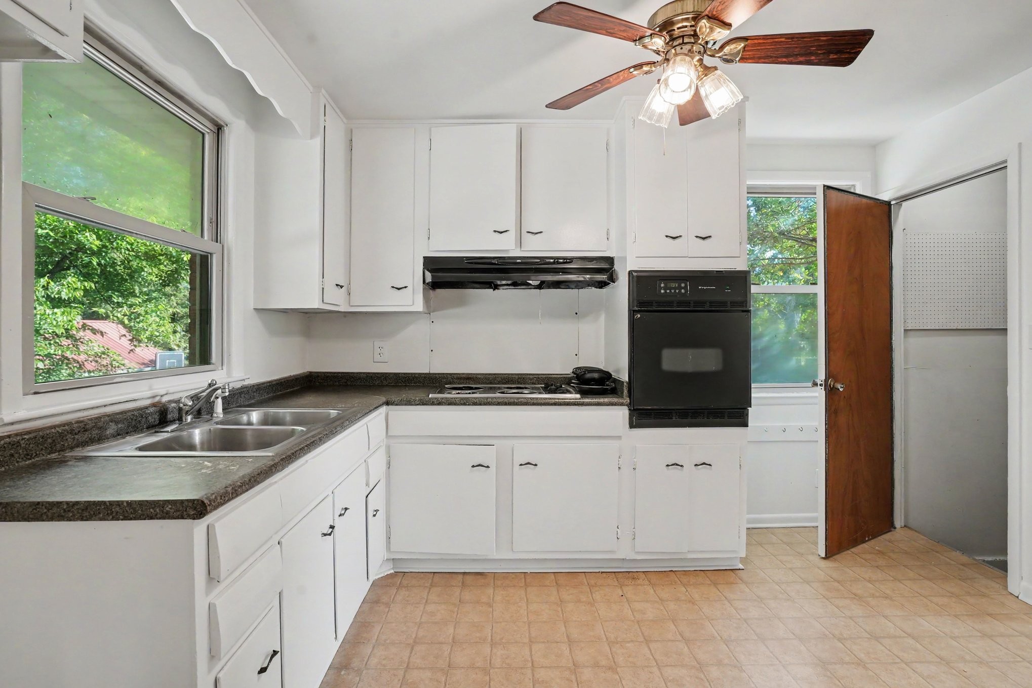 310 Binkley Dr Property Photo 6