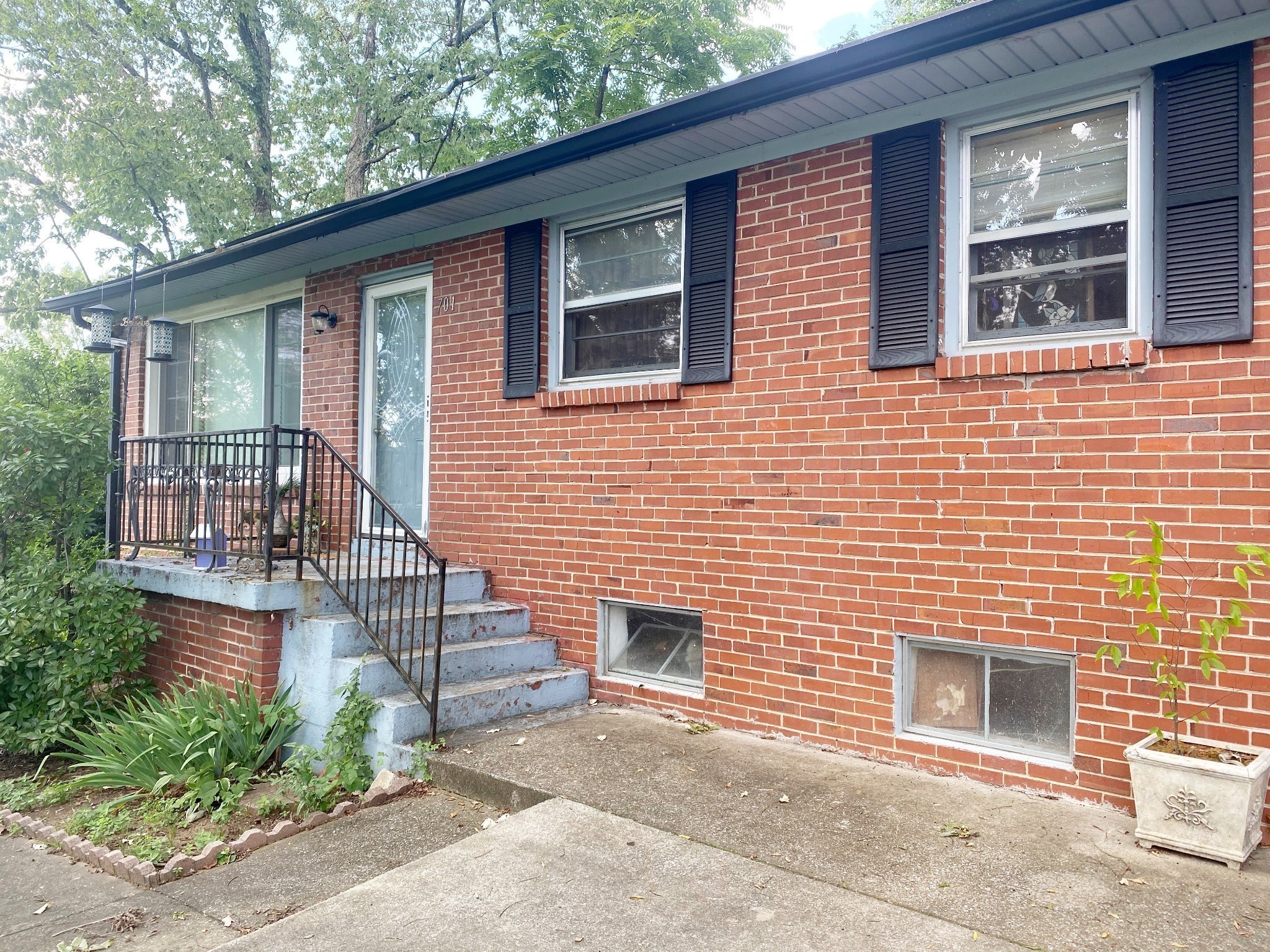 701 Yowell Ave Property Photo 1