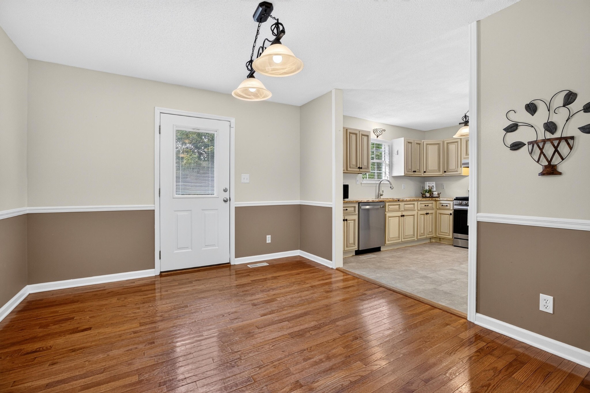 6233 Celtic Drive Property Photo 14