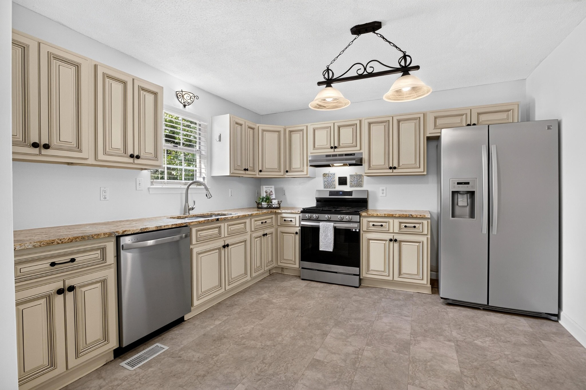 6233 Celtic Drive Property Photo 17