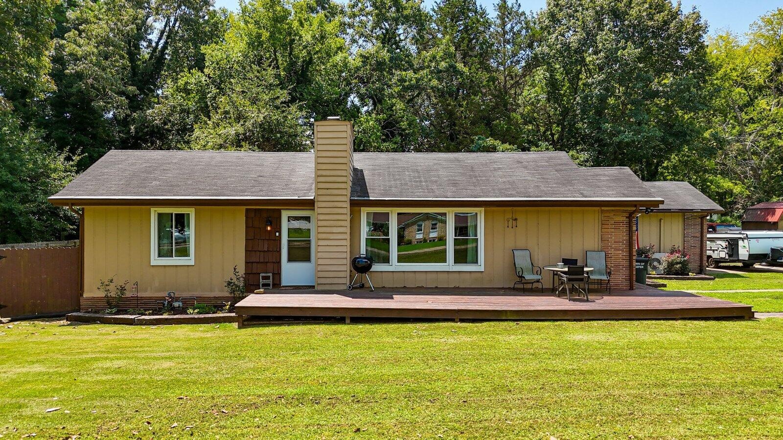 673 Highway 150 Property Photo 1
