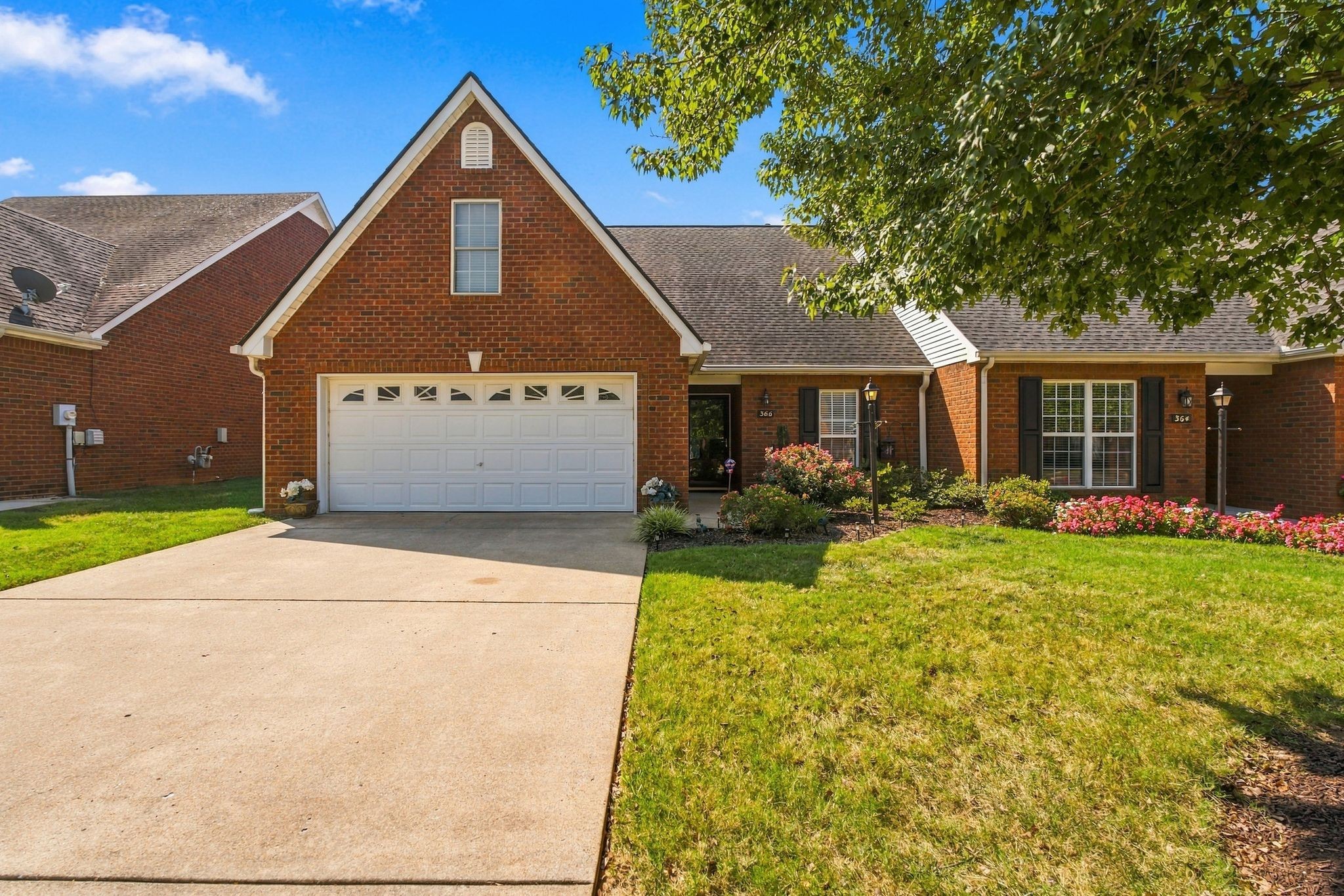 366 Golfview Ct Property Photo 1