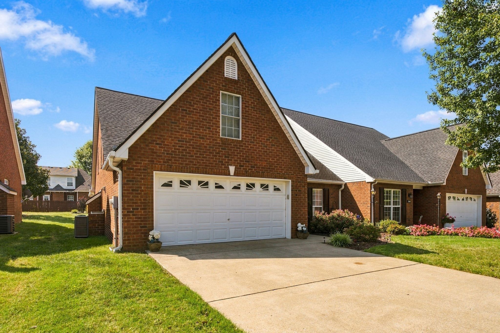 366 Golfview Ct Property Photo 4