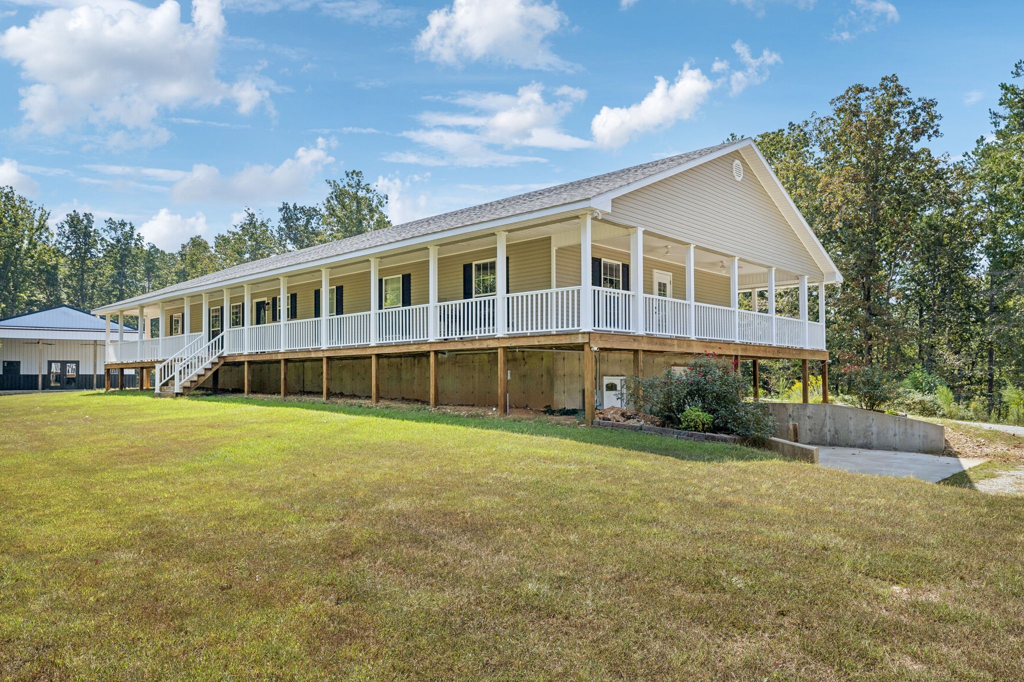 180 Indian Creek Rd Property Photo 1