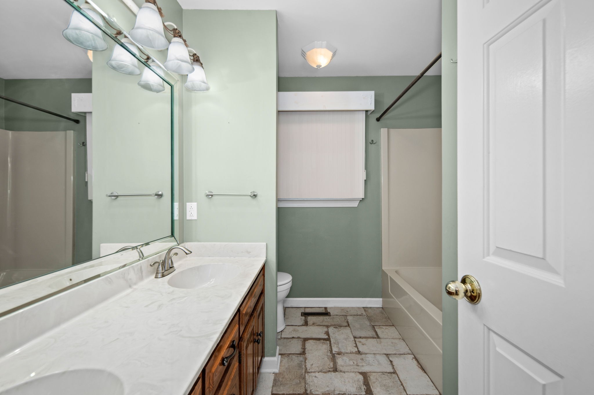 2814 Archer Ave Property Photo 25