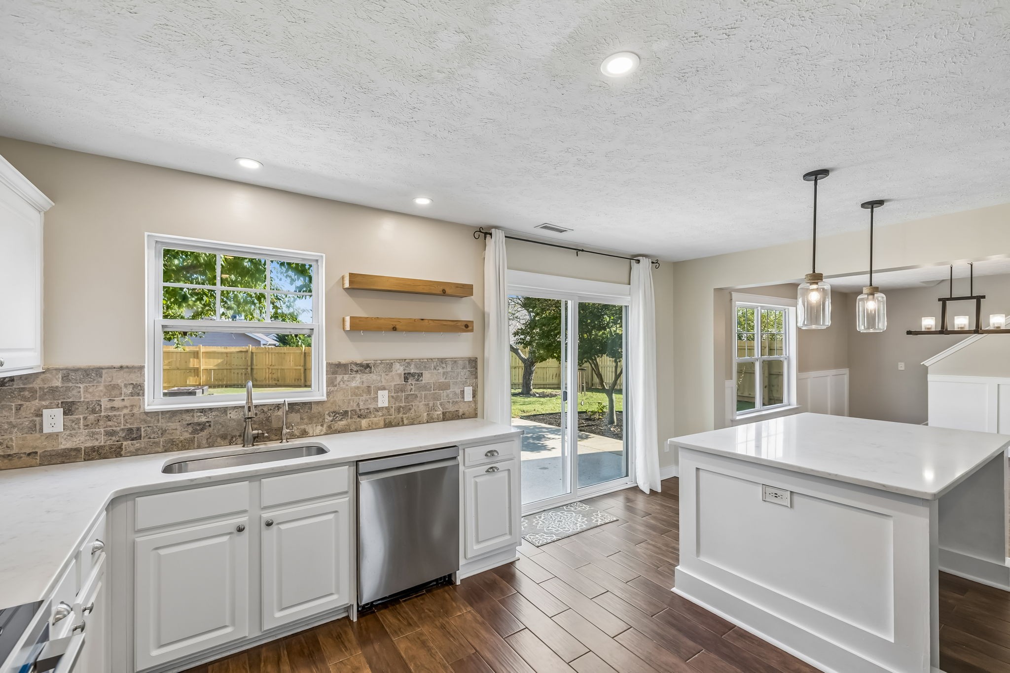802 Brooksdale Dr