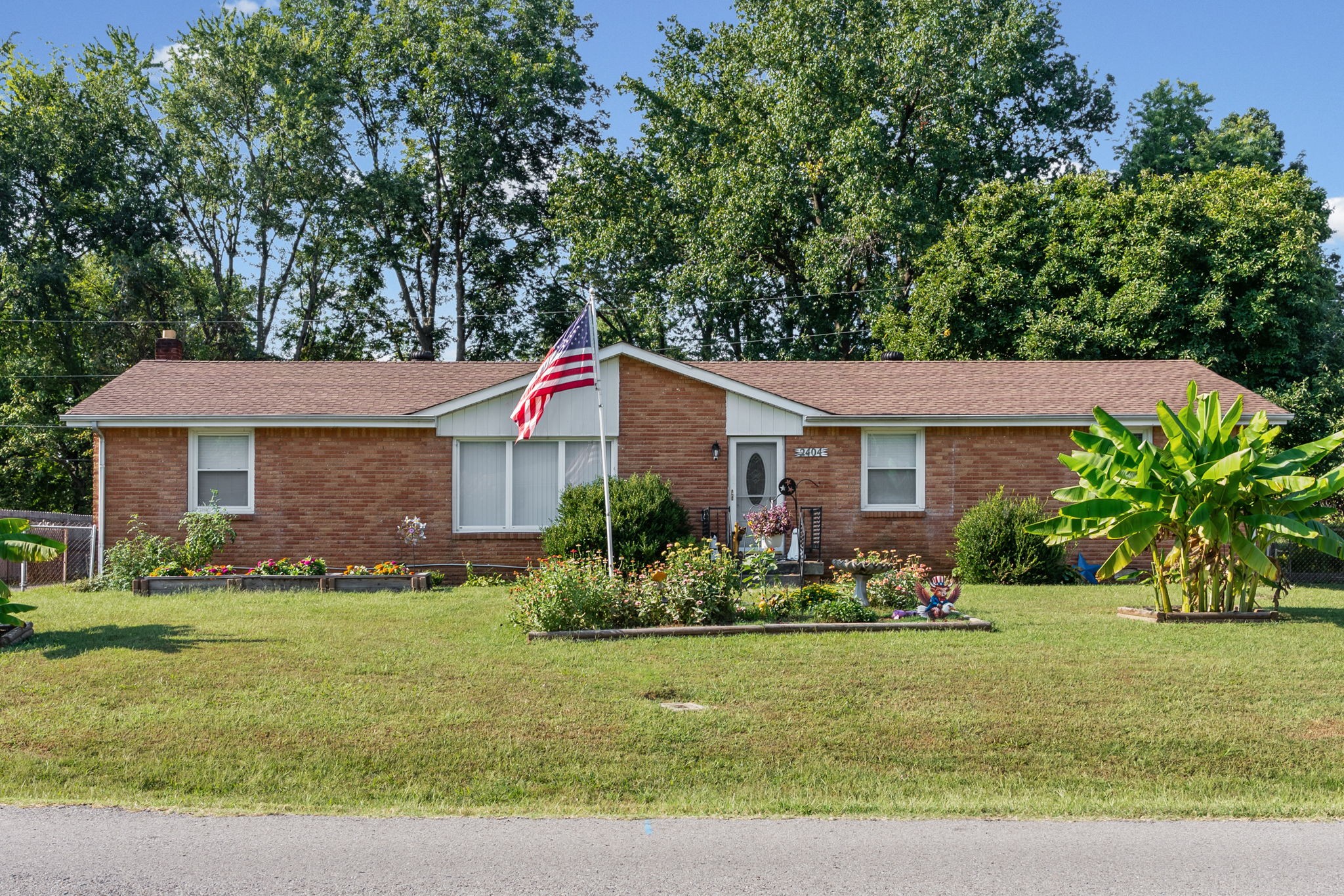 2404 Green Acres Dr Property Photo 1