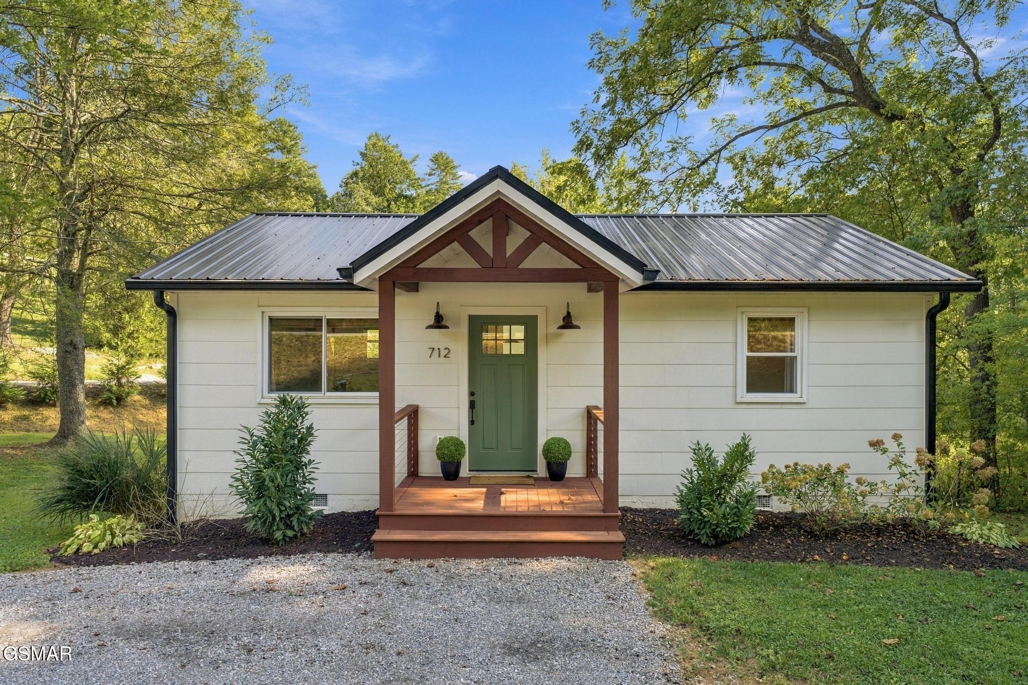 712 E Millers Cove Road Property Photo 1