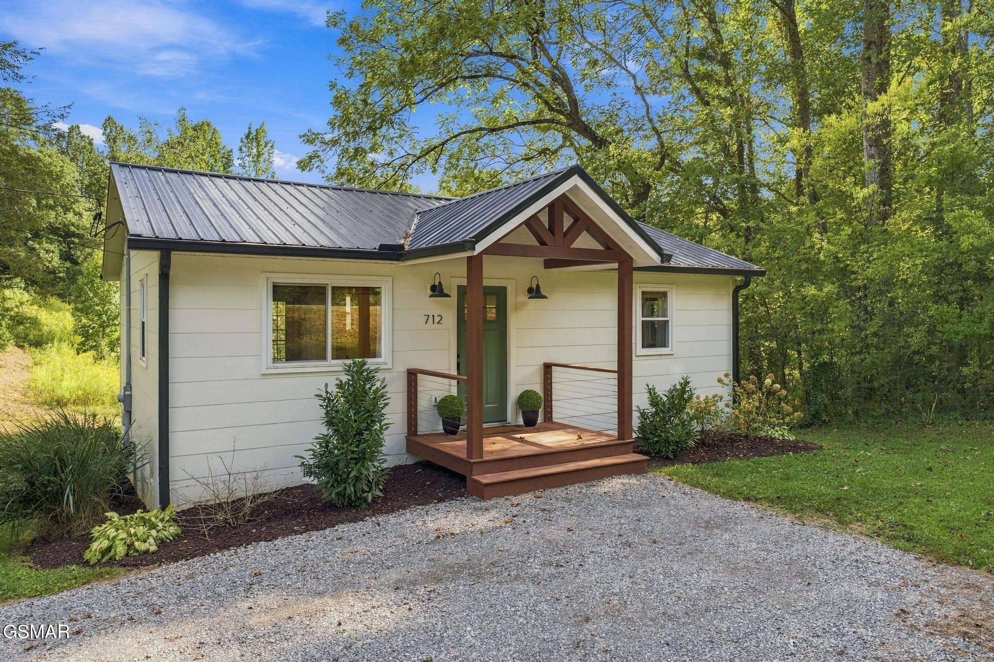 712 E Millers Cove Road Property Photo 2