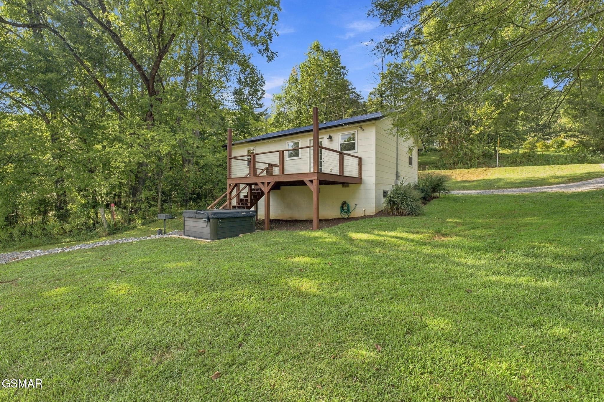 712 E Millers Cove Road Property Photo 3