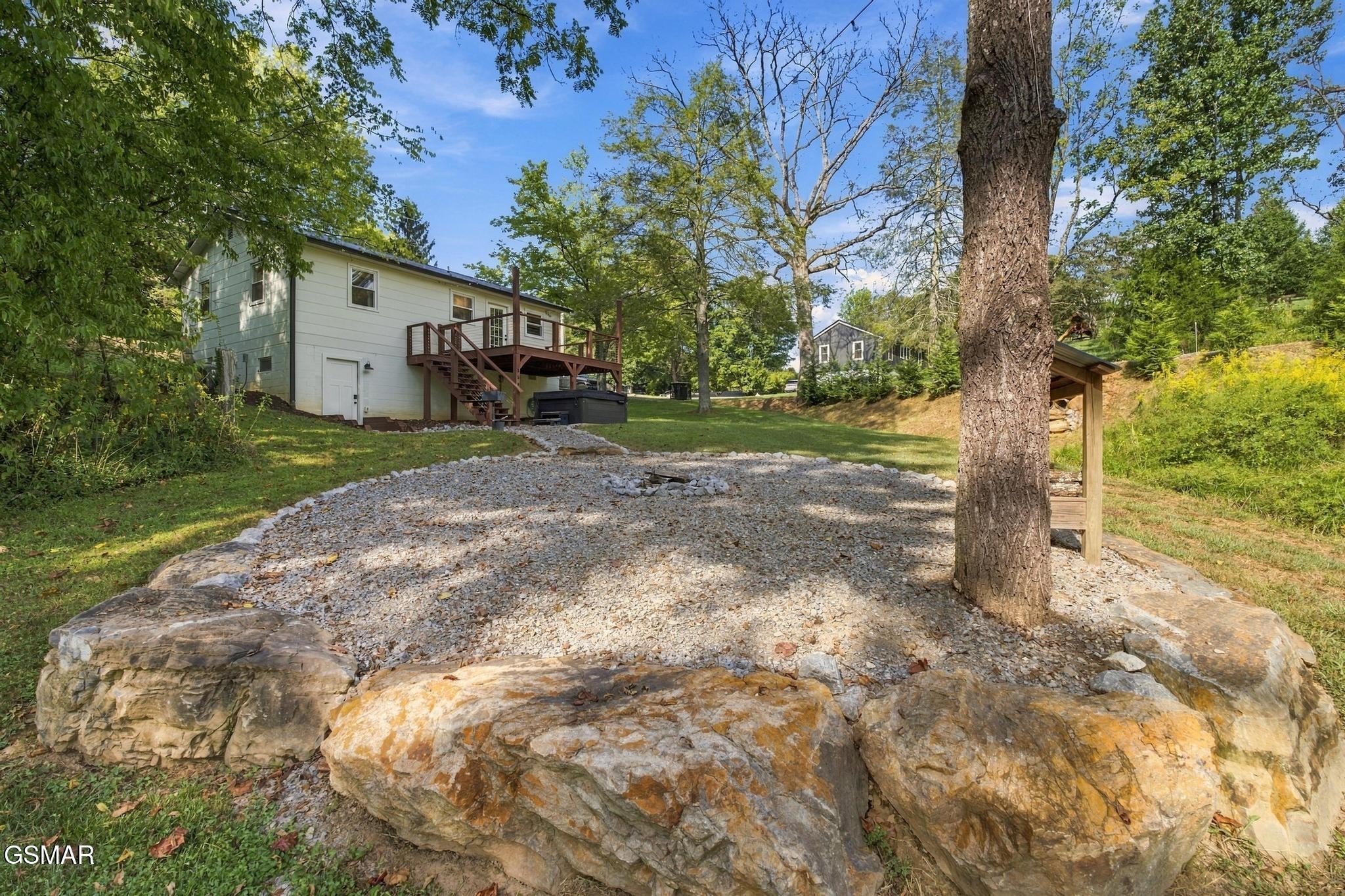 712 E Millers Cove Road Property Photo 4