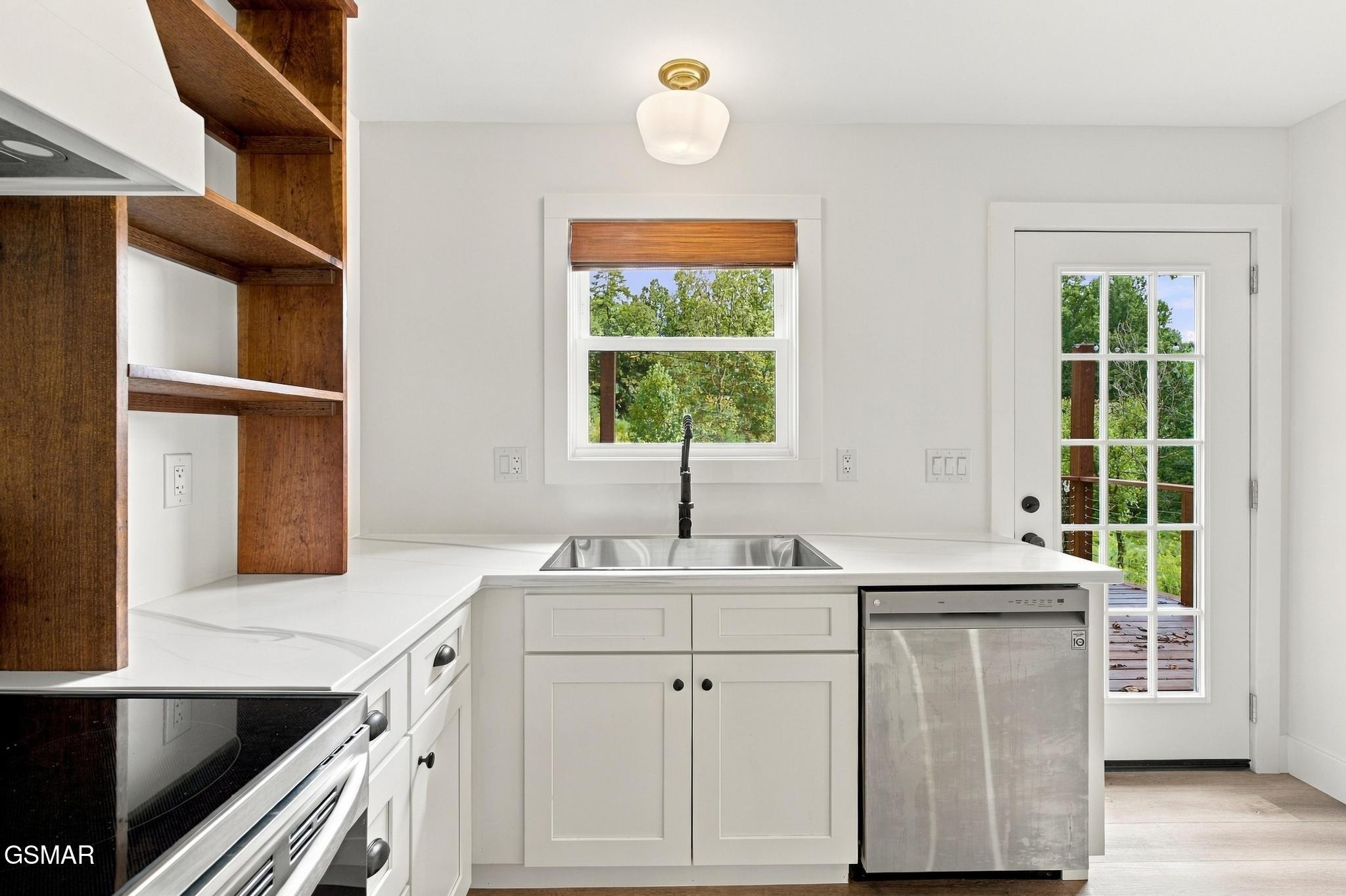 712 E Millers Cove Road Property Photo 8