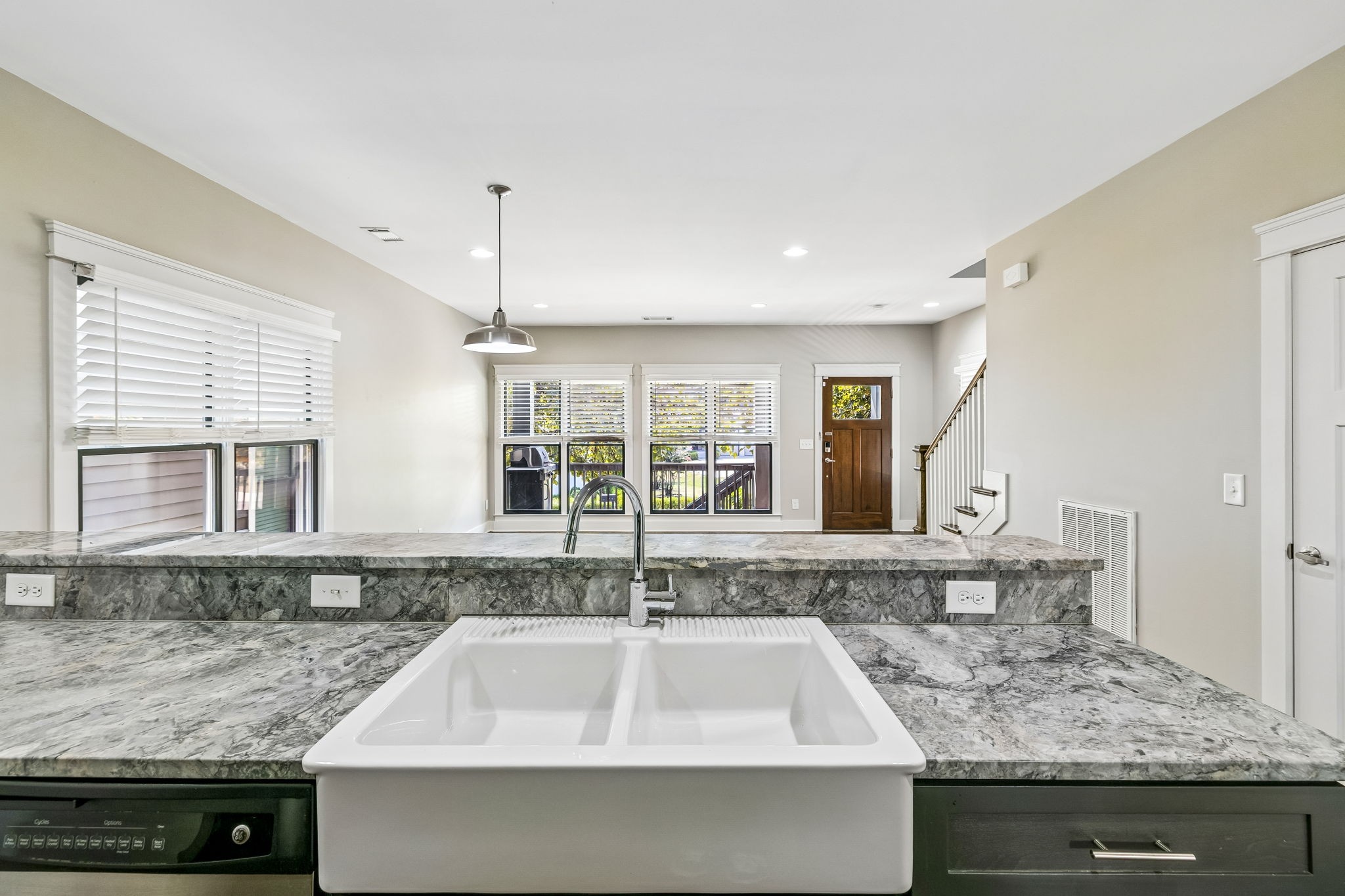 143 Gale Park Ln Property Photo 1