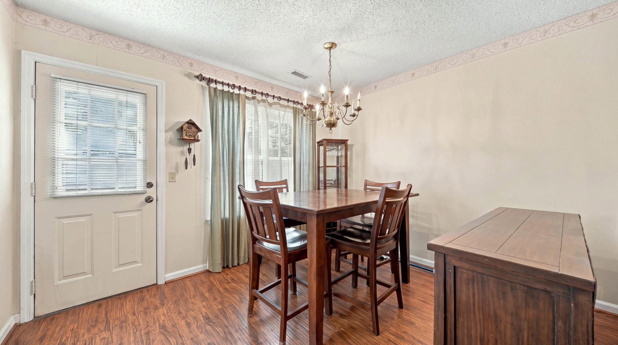 1233 Lenny Lane Property Photo 9