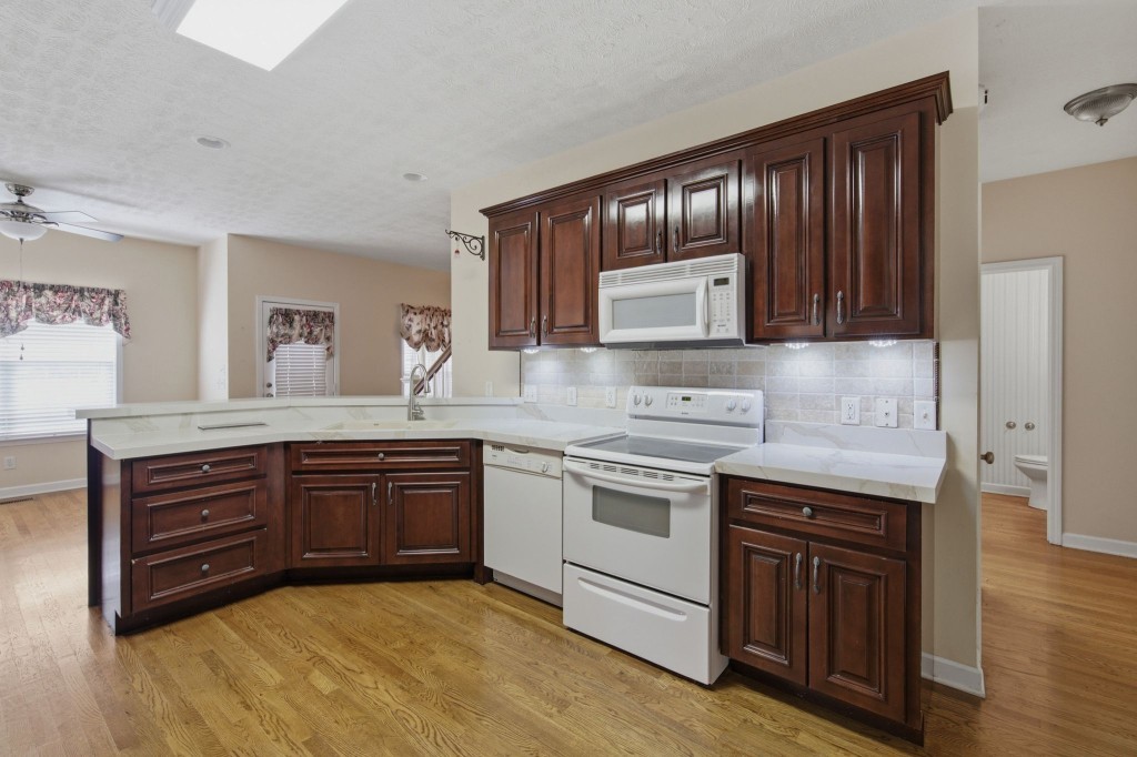 1201 Frinton Ct Property Photo 12