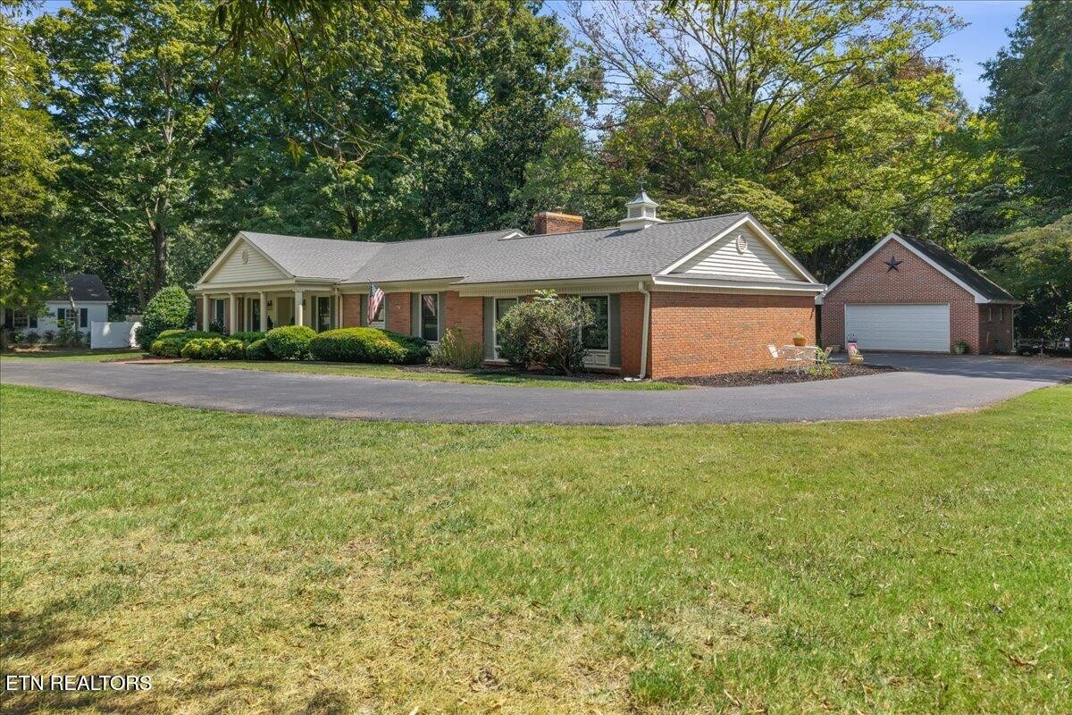 1121 Woodward Ave Property Photo 1