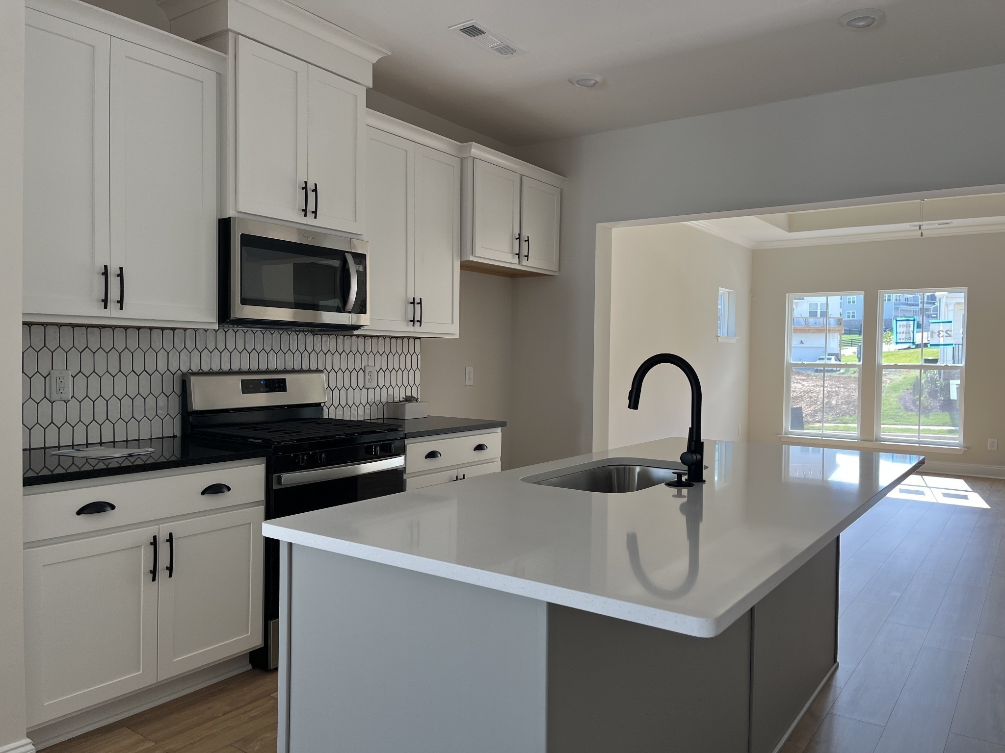 307 Caxton Alley Property Photo 6