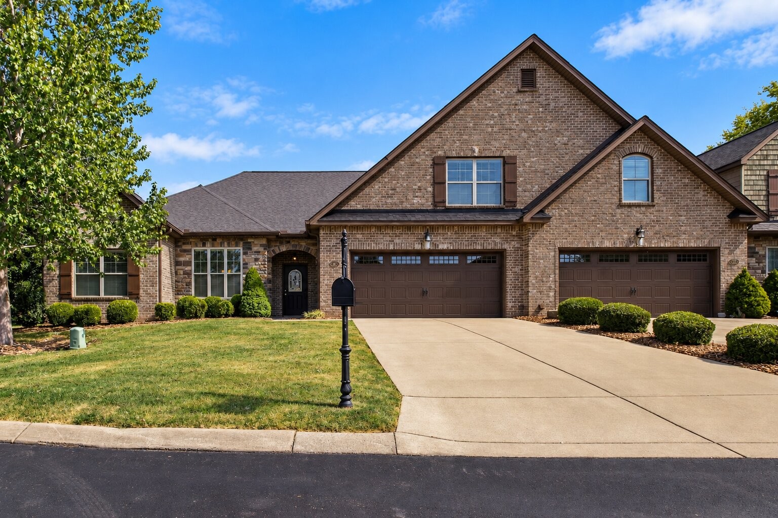 99 Silverstone Ln Property Photo 1