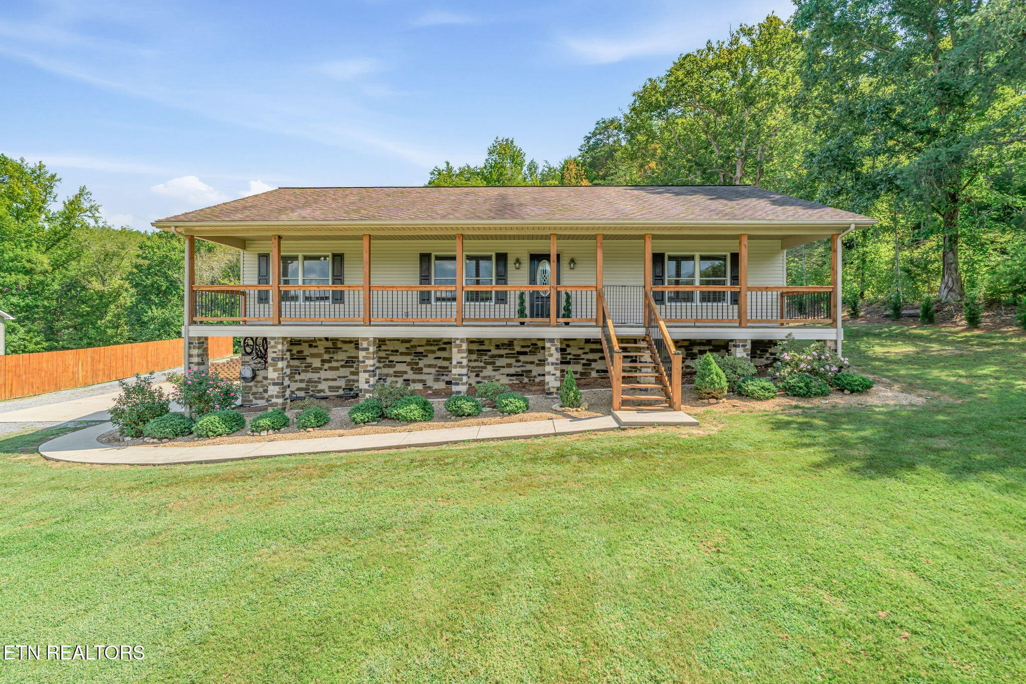 221 Pearl Meadows Way Property Photo 1