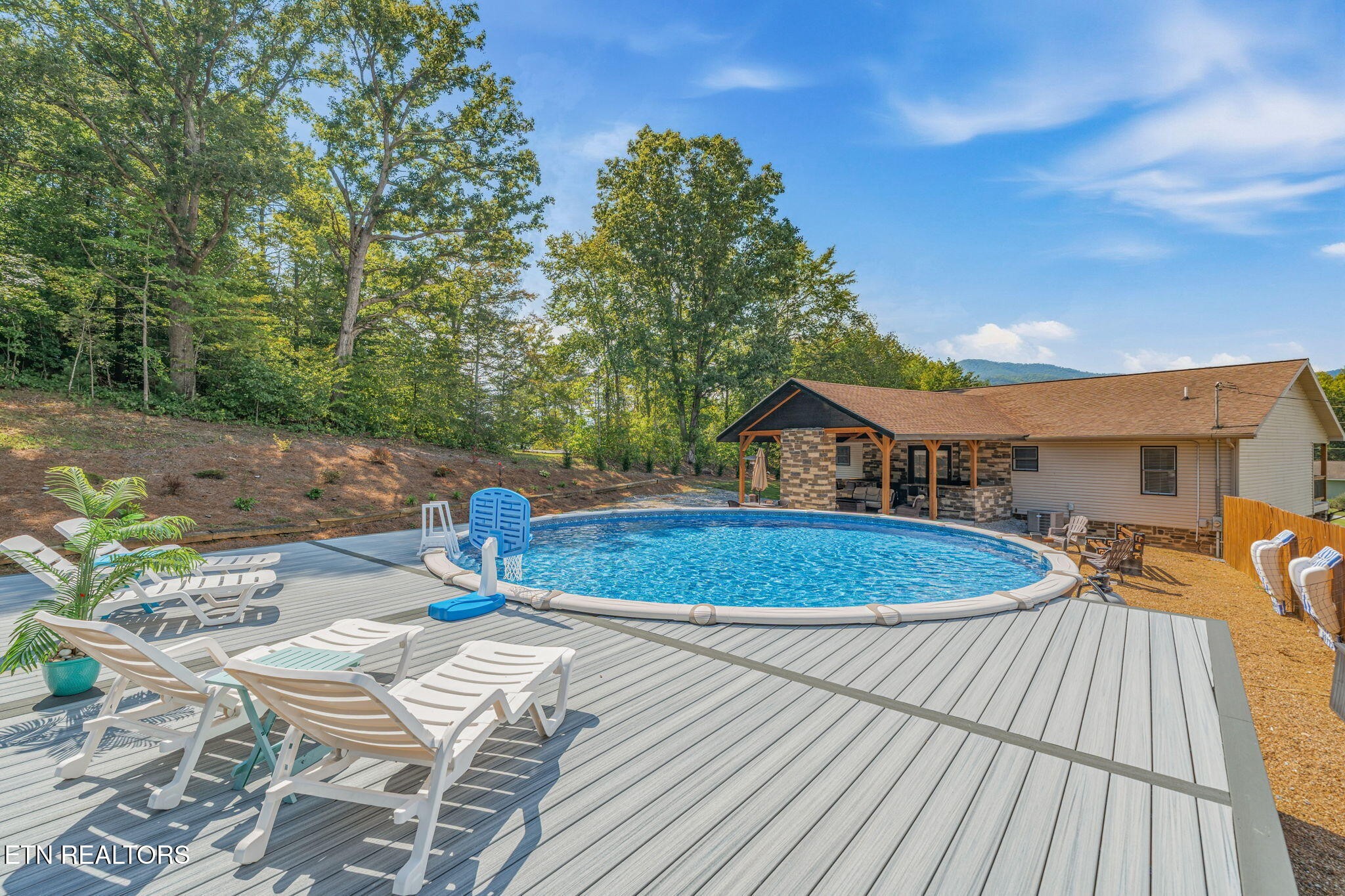 221 Pearl Meadows Way Property Photo 3