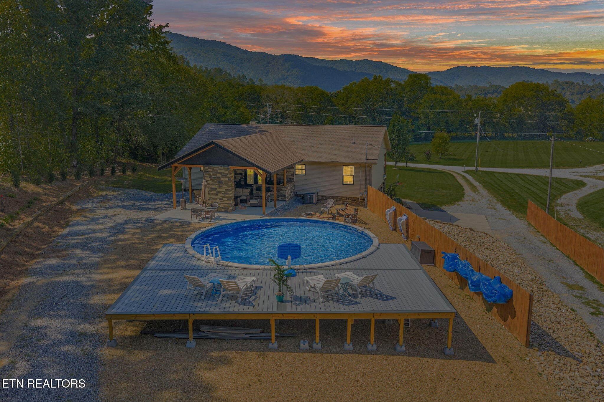 221 Pearl Meadows Way Property Photo 4