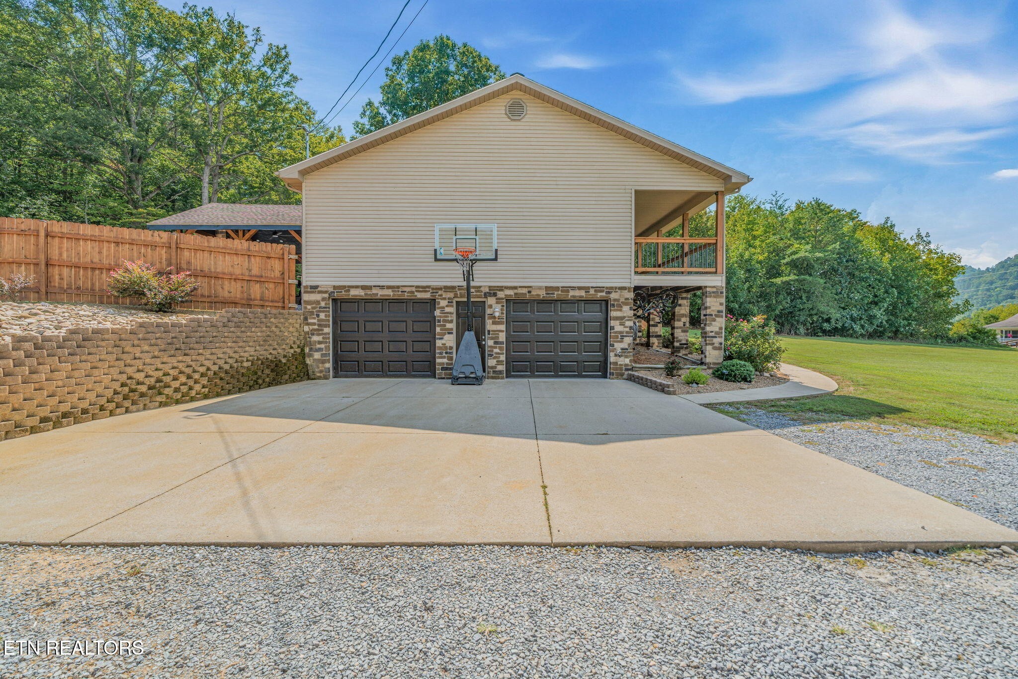 221 Pearl Meadows Way Property Photo 7