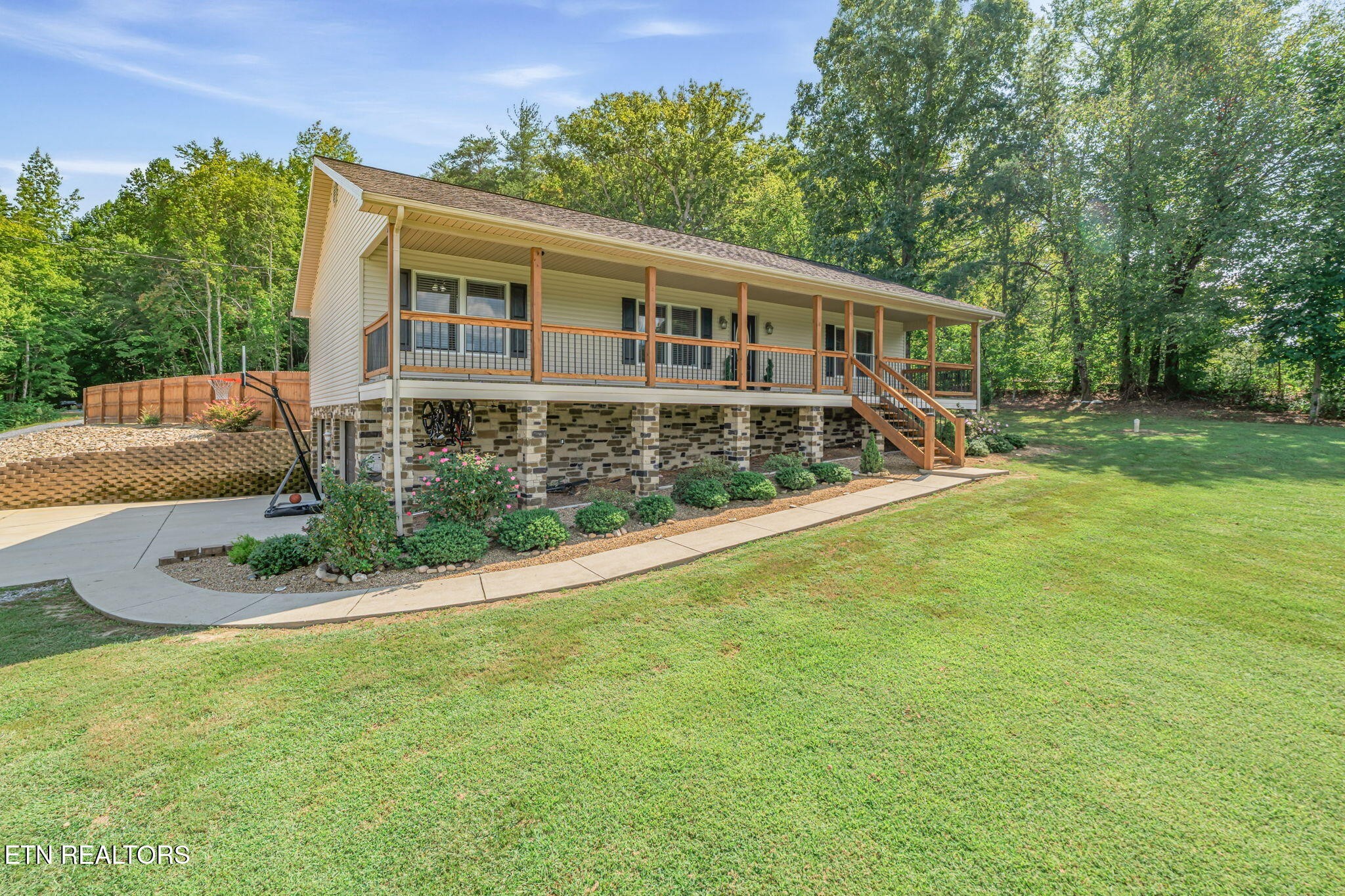 221 Pearl Meadows Way Property Photo 8