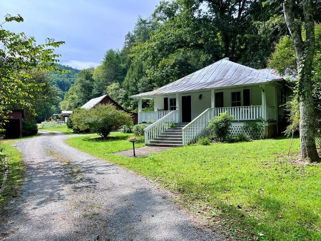 1570 S Helton Rd