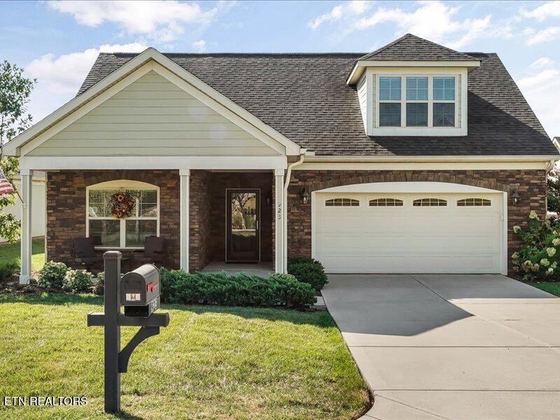 923 Pryse Farm Blvd Property Photo 1