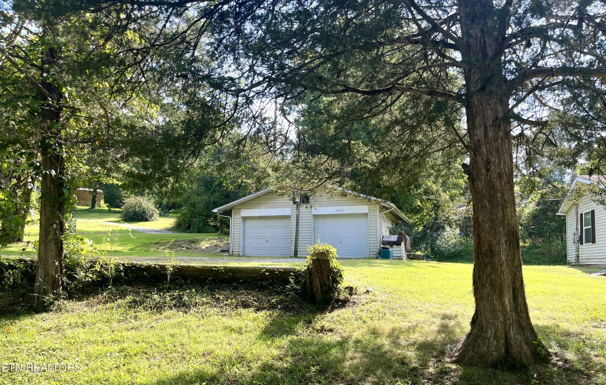 672 Raccoon Valley Rd Property Photo 2