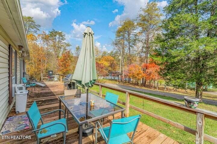 672 Raccoon Valley Rd Property Photo 4