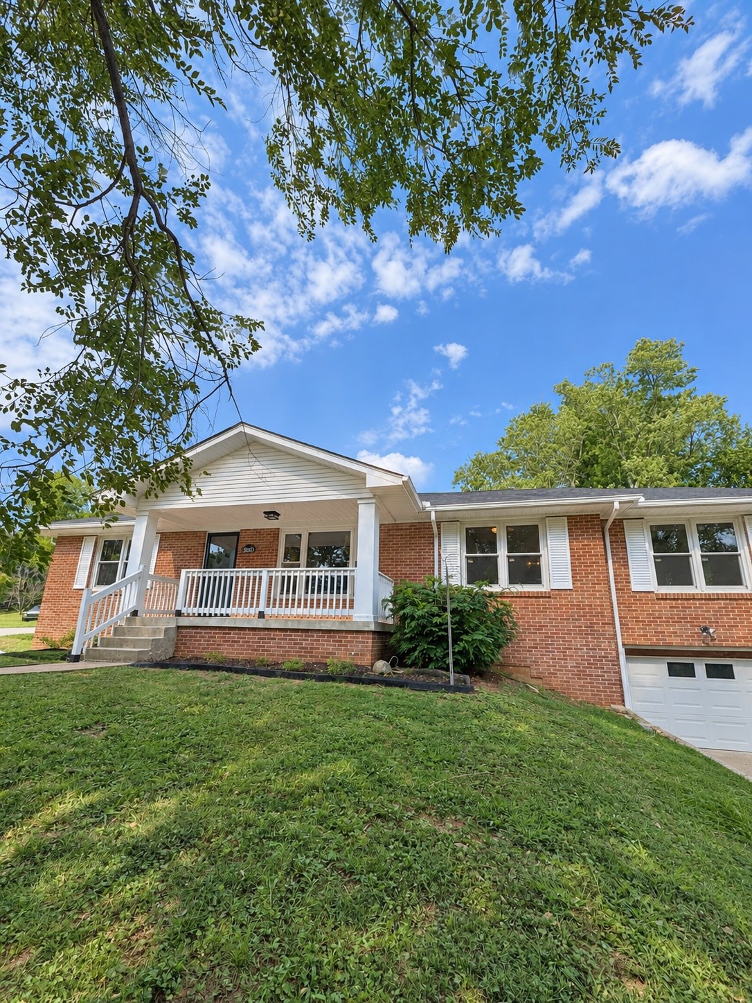 200 Woods Dr Property Photo 1