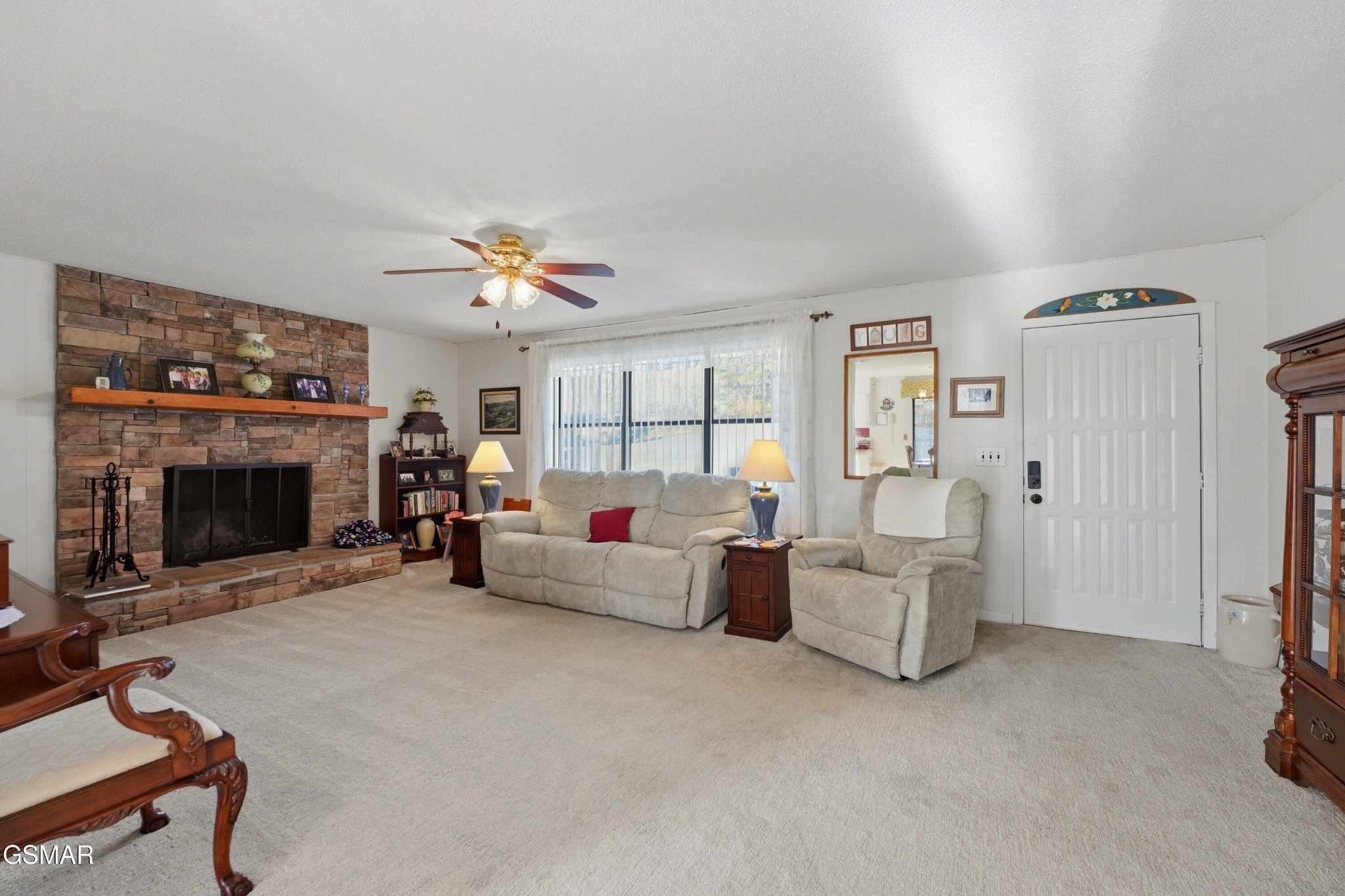 728 Schneider Lane Property Photo 3