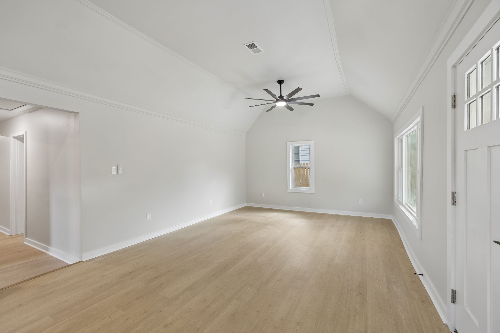 209 Olive St Property Photo 9