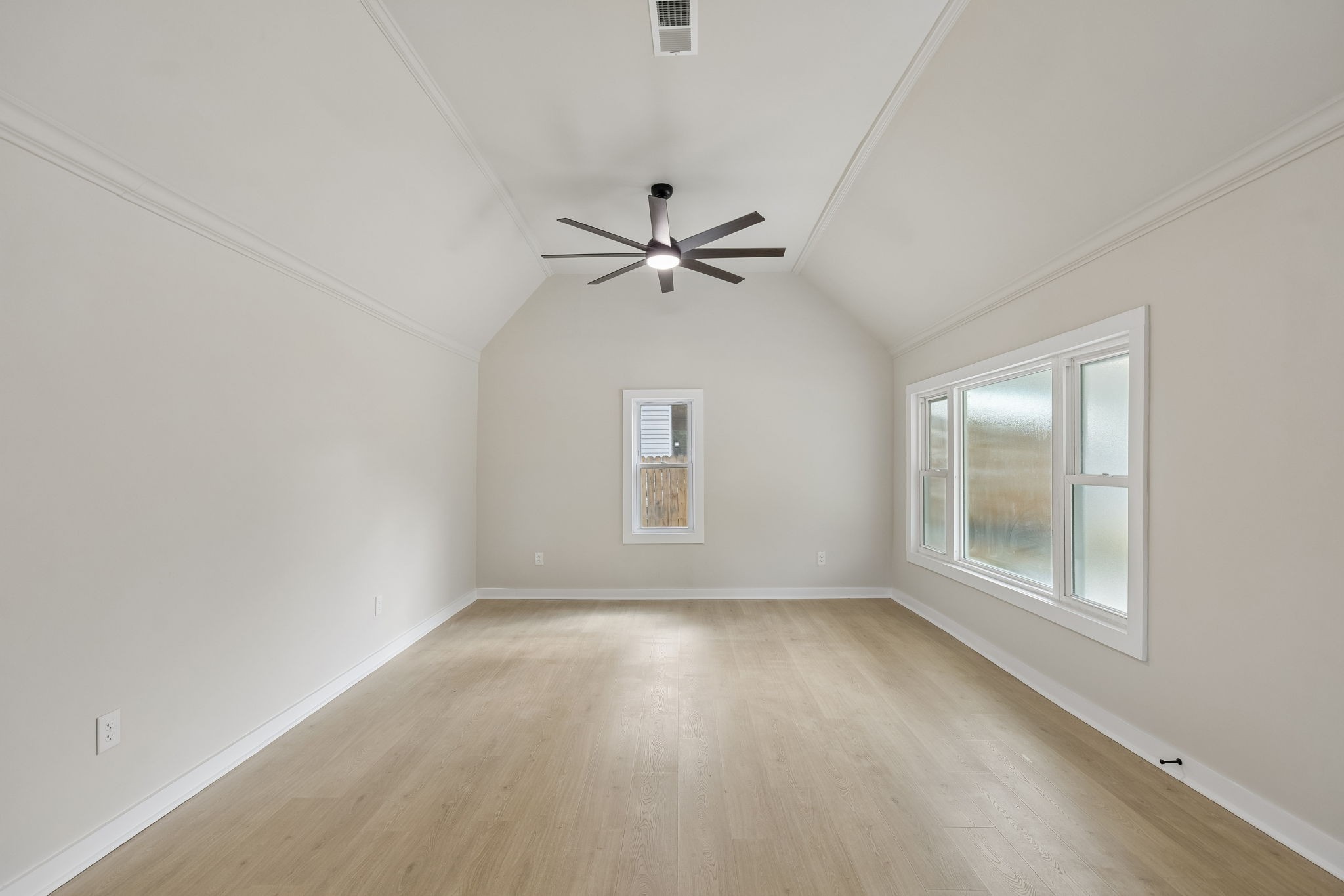 209 Olive St Property Photo 10