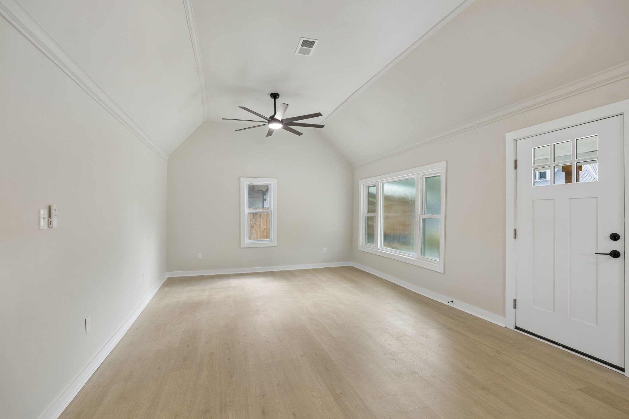 209 Olive St Property Photo 11
