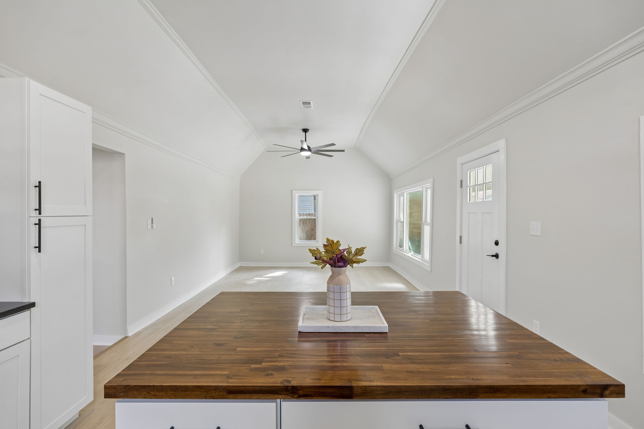 209 Olive St Property Photo 17