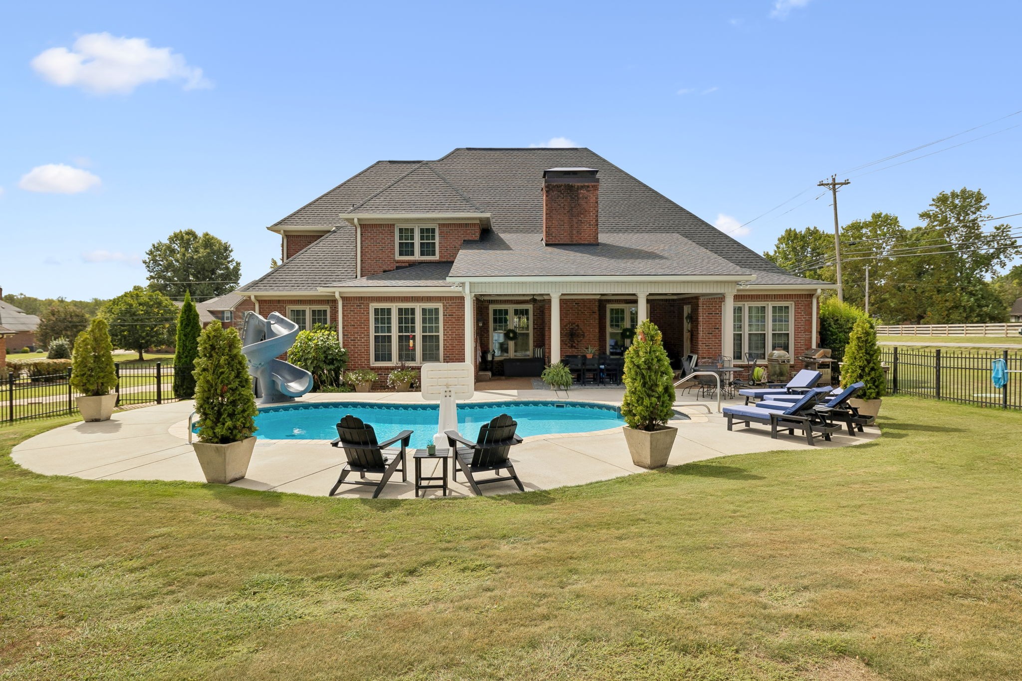 2401 W Clay Dr