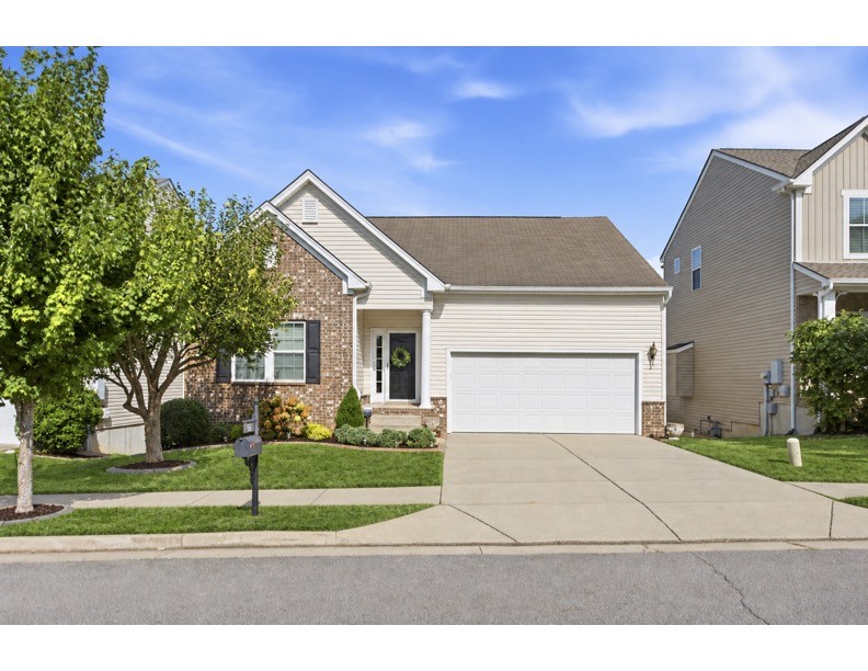 553 Wolfeboro Ln Property Photo 1