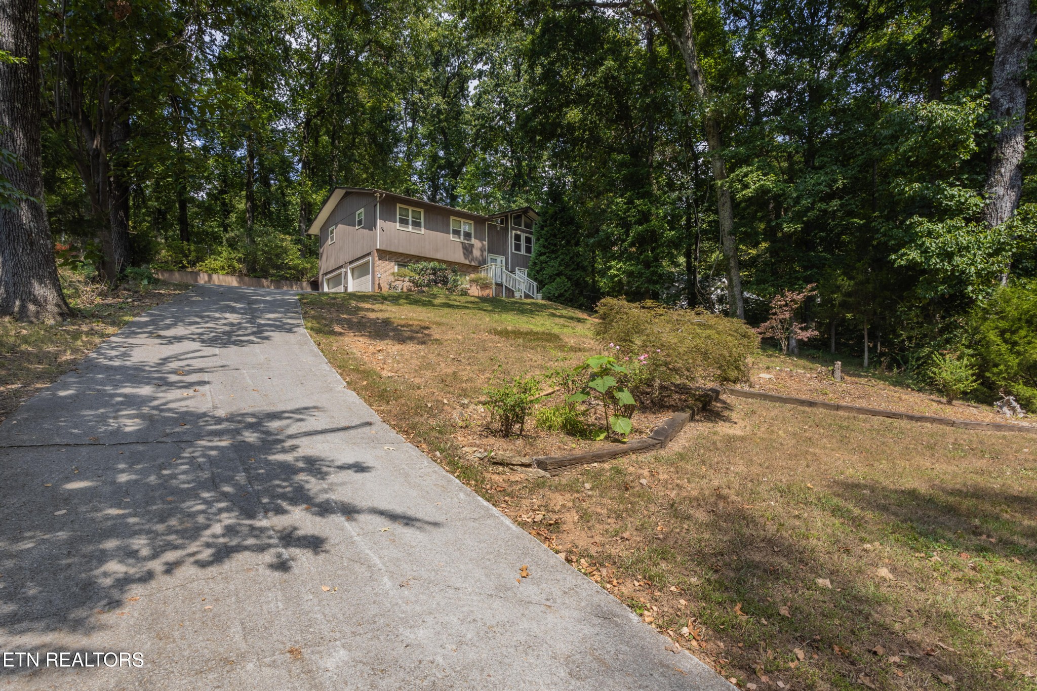 5029 Ridgemont Drive Property Photo 2