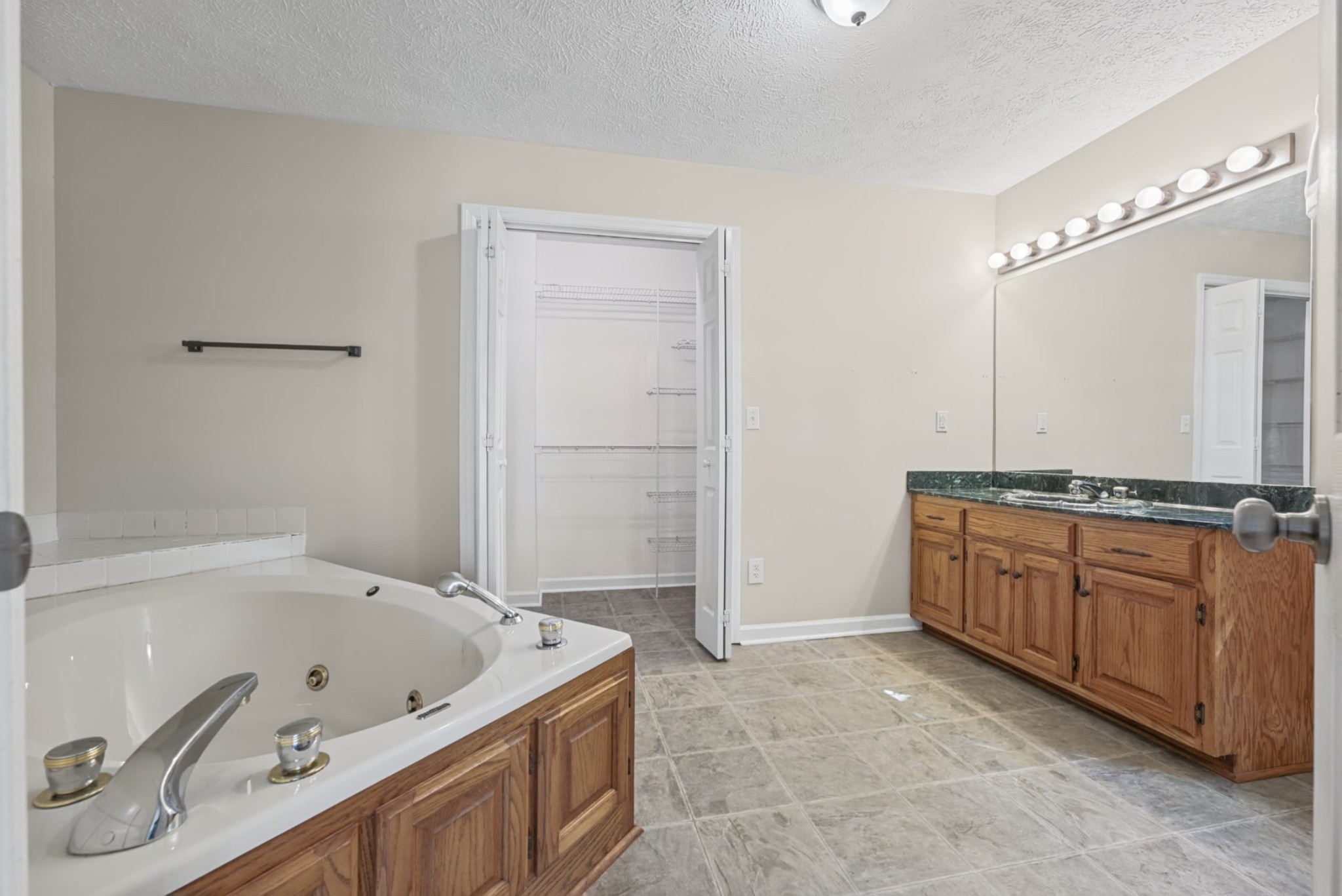 180 Bankshire Rd Property Photo 20