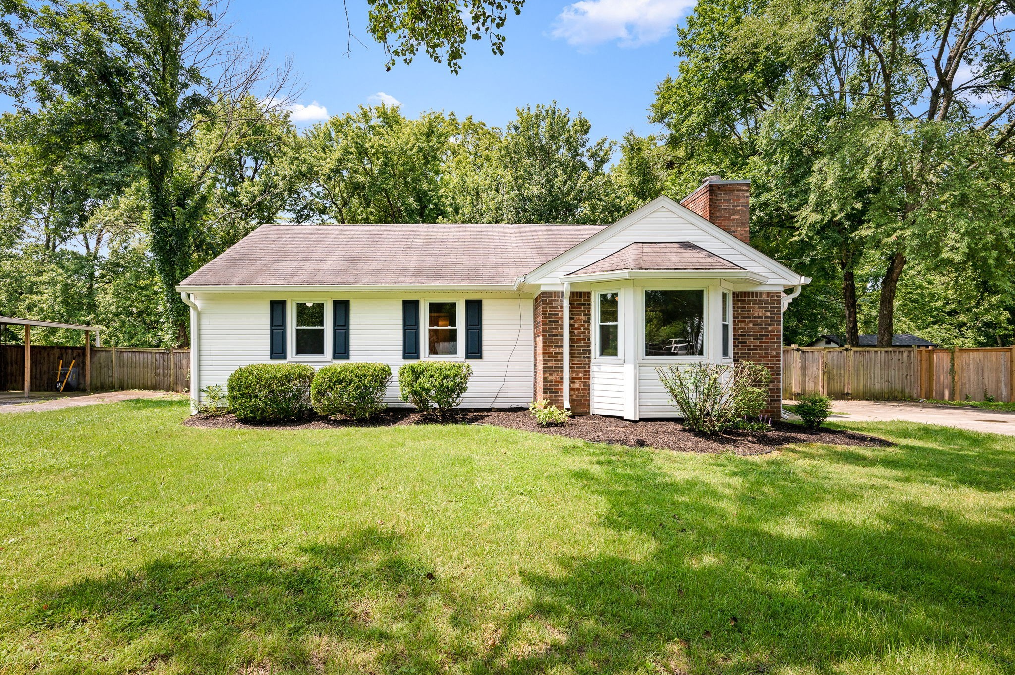 121 Sunnymeade Dr Property Photo 1