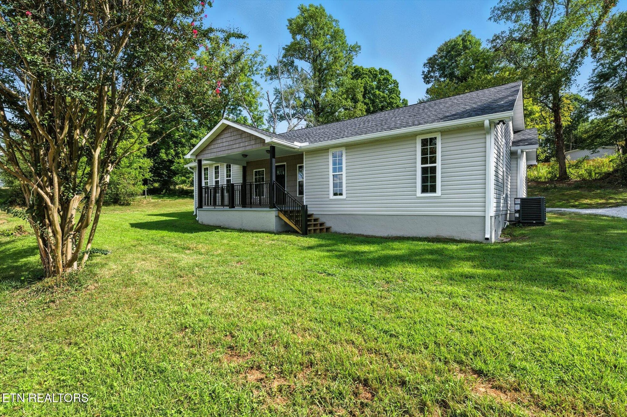 1309 Summit St Property Photo 2