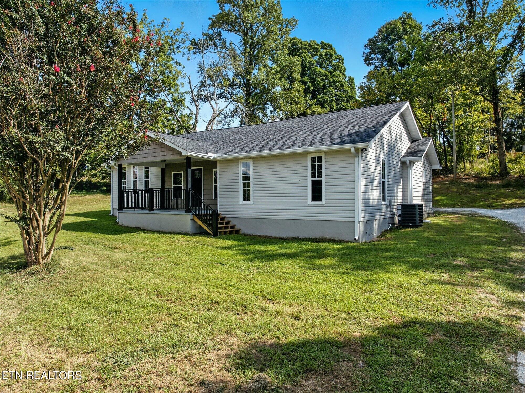 1309 Summit St Property Photo 3