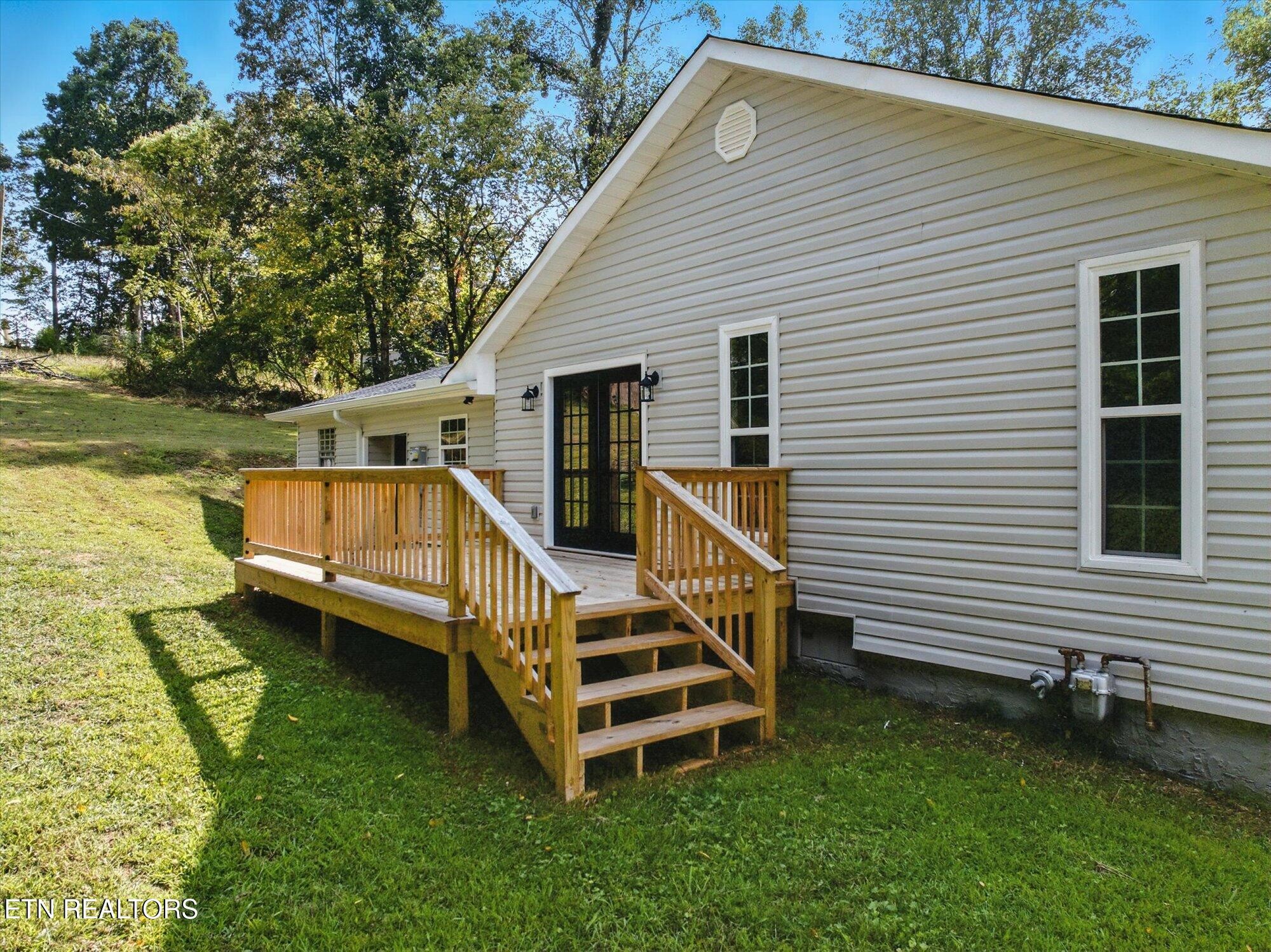1309 Summit St Property Photo 4