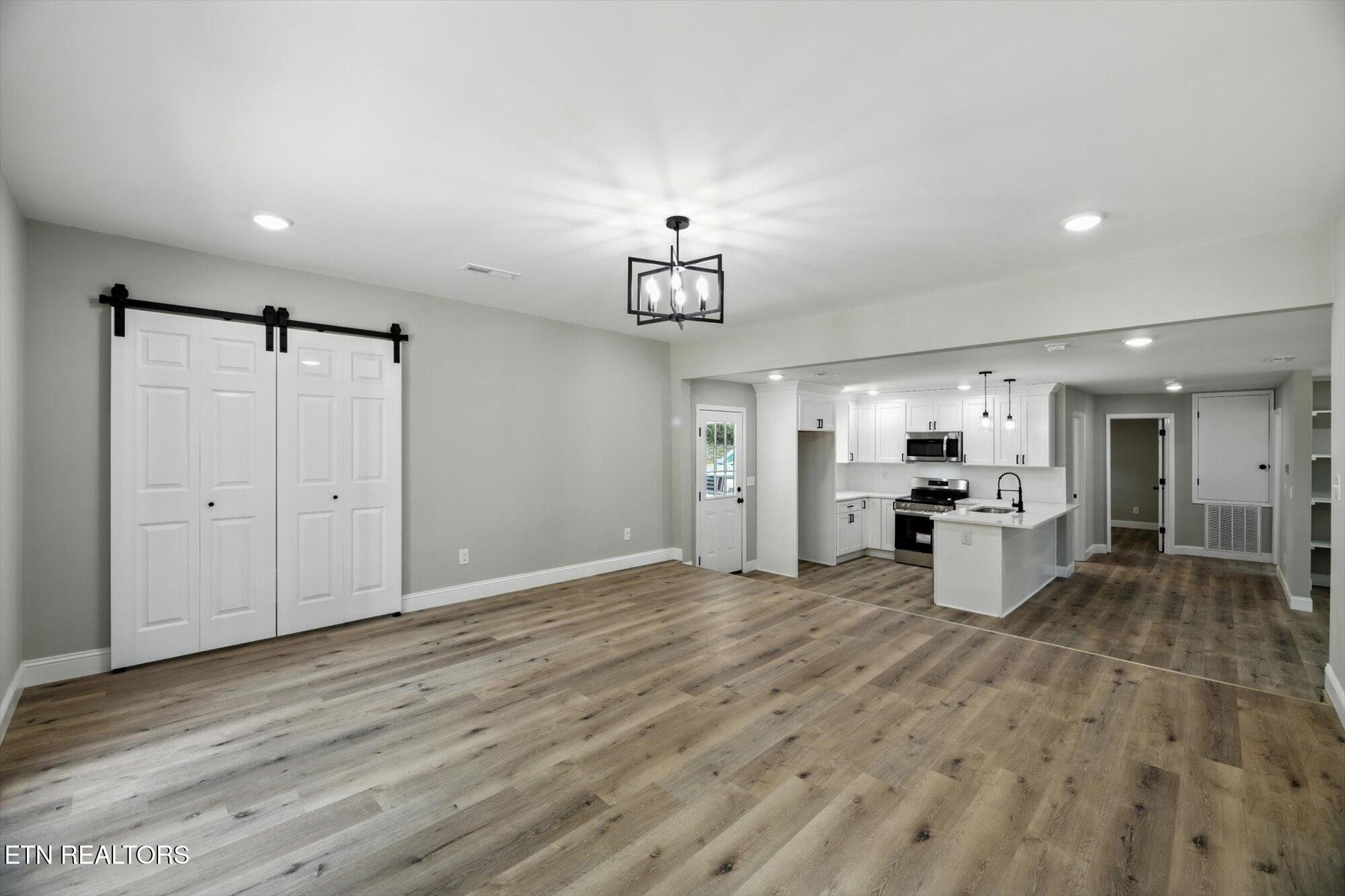 1309 Summit St Property Photo 7